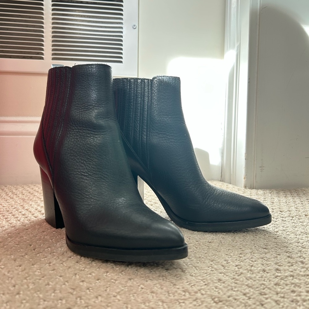Marc Fisher “Alva Pointy Toe Bootie” Size 6